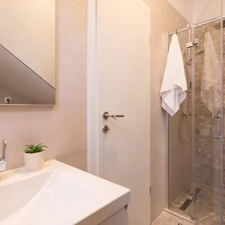 Atlantis Beachfront Apartment Jesenice (Split-Dalmatia)