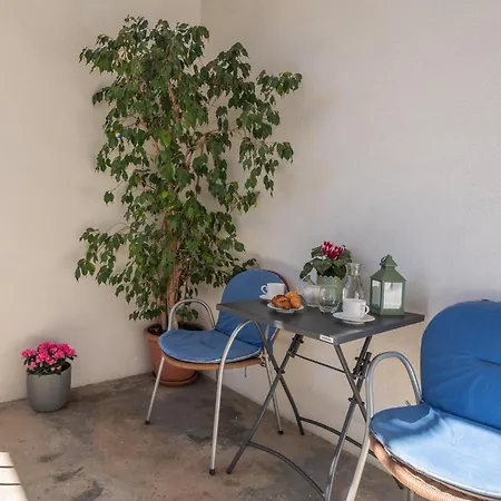 Atlantis Beachfront Apartment Jesenice (Split-Dalmatia)